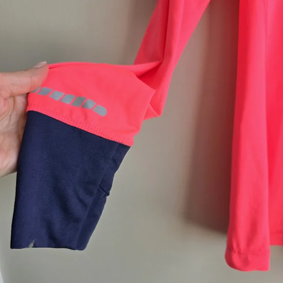 Brooks Running Dash Hoodie in Bright Pink - Picture 6 of 11